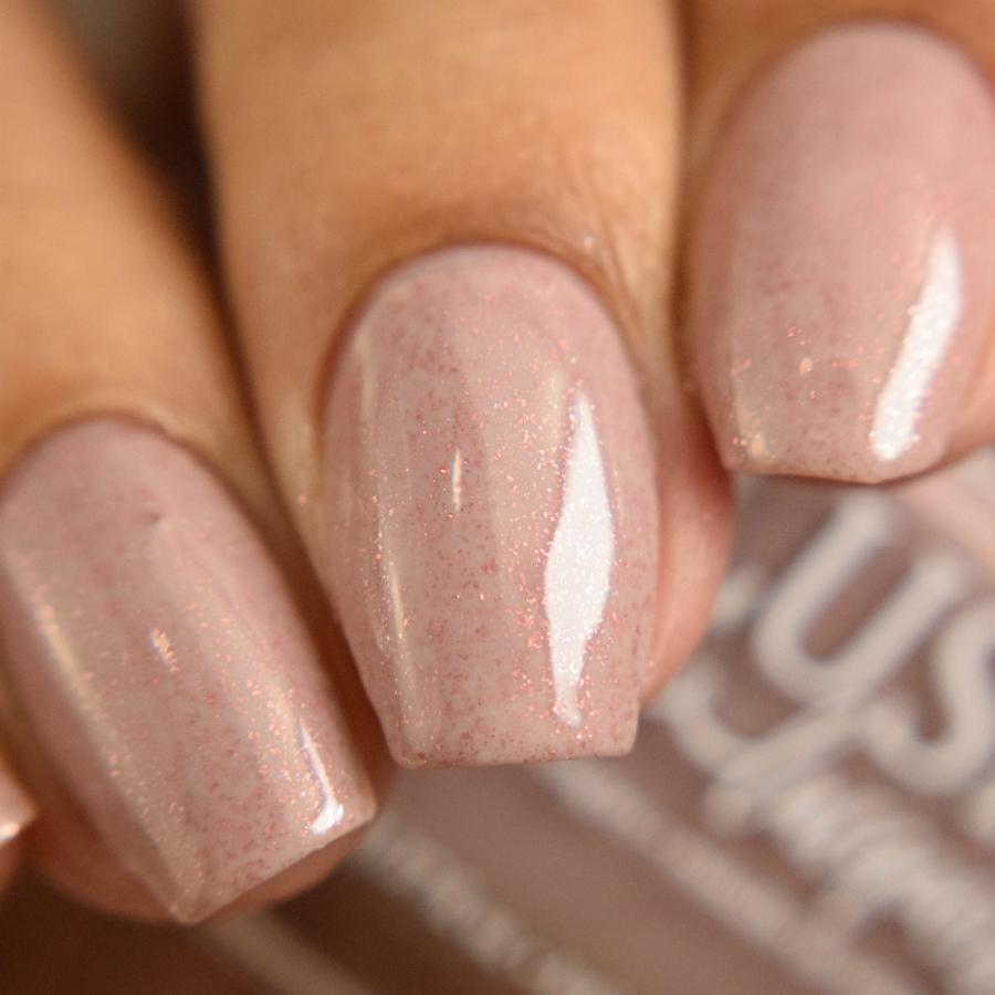 Dusty Rose Nails Are Transitioning Barbiecore Pink Manicures To Fall 2023